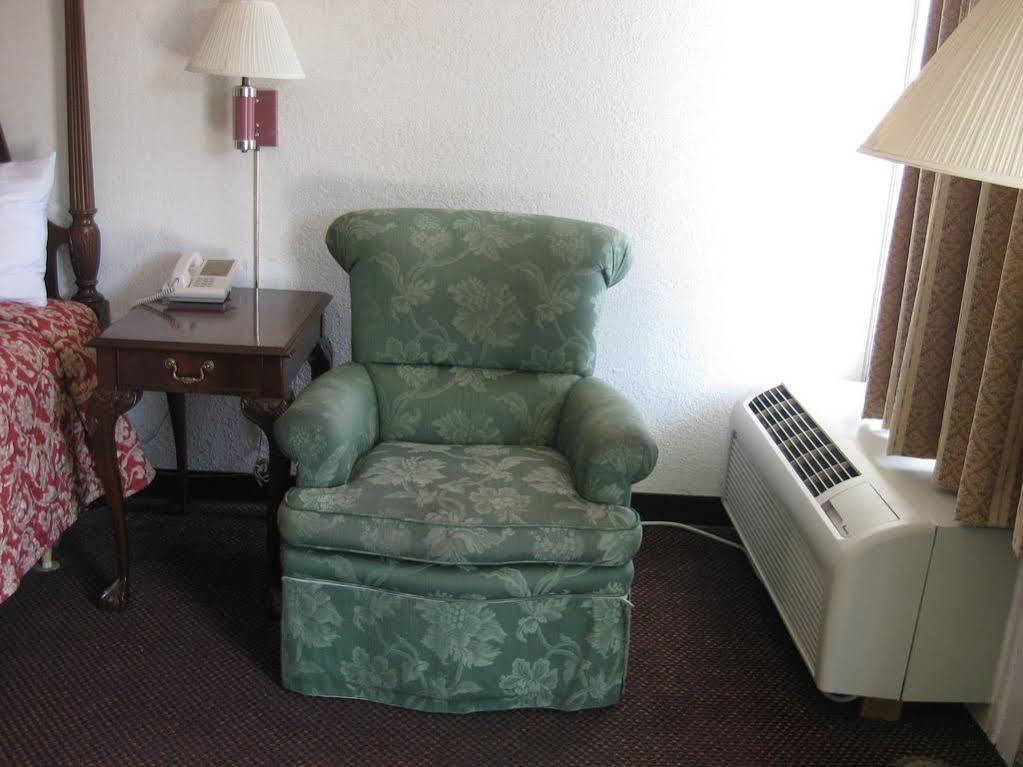 Regency Inn Of Naperville Extérieur photo